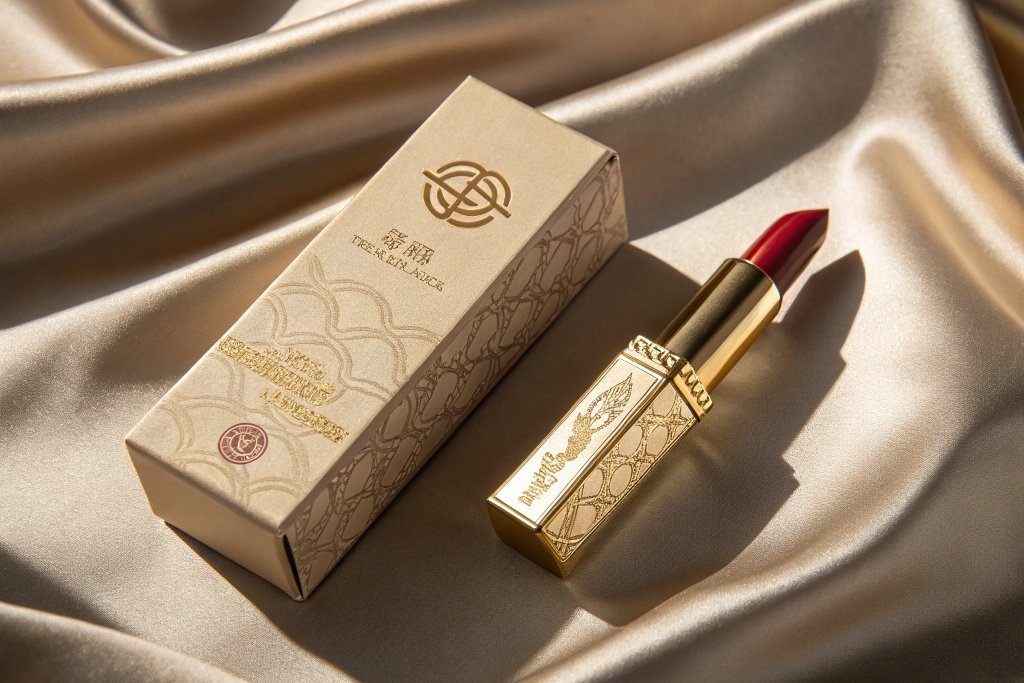 Luxury gold lipstick packaging with embossing